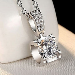 women's stylish and elegant moissanite necklace
