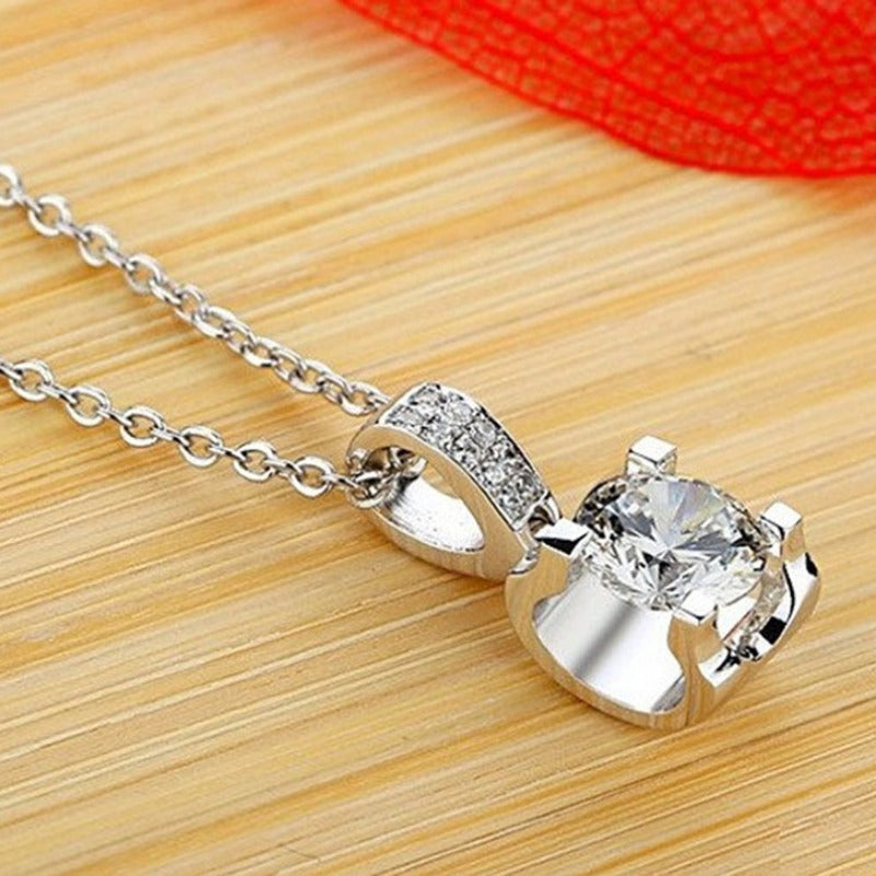 women's stylish and elegant moissanite necklace