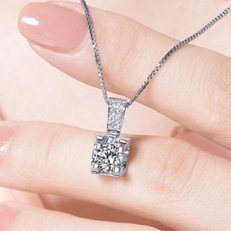 women's stylish and elegant moissanite necklace