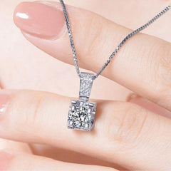 women's stylish and elegant moissanite necklace