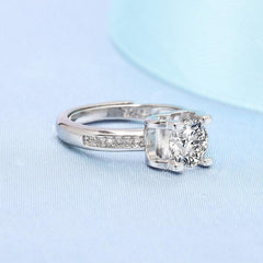 Anillo ajustable de moissanita de 1 quilate: solitario de 4 puntas, hipoalergénico y ligero.