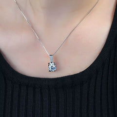 women's stylish and elegant moissanite necklace