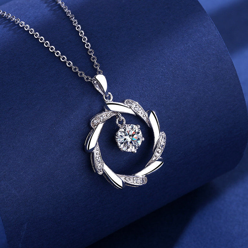 Collar de moissanita bañado en oro blanco para mujer