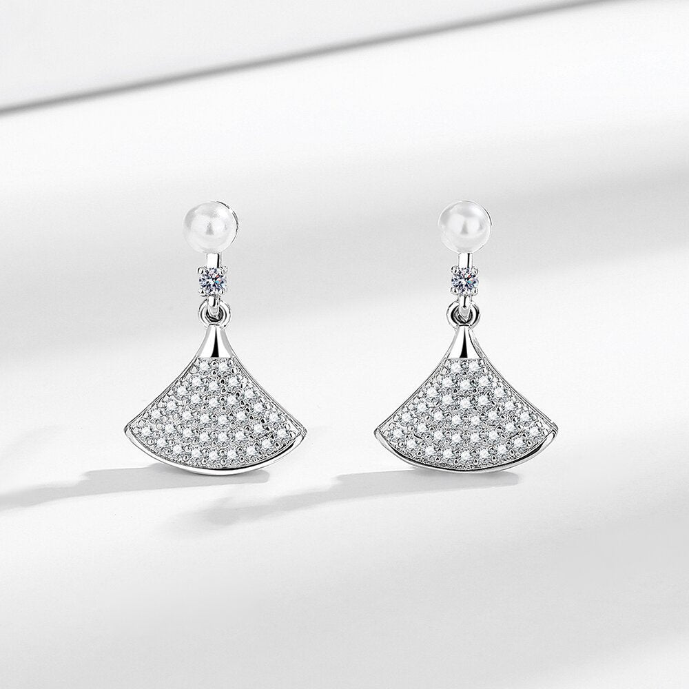 Pendientes de perla y moissanita para mujer con temperamento