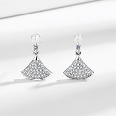 Pendientes de perla y moissanita para mujer con temperamento