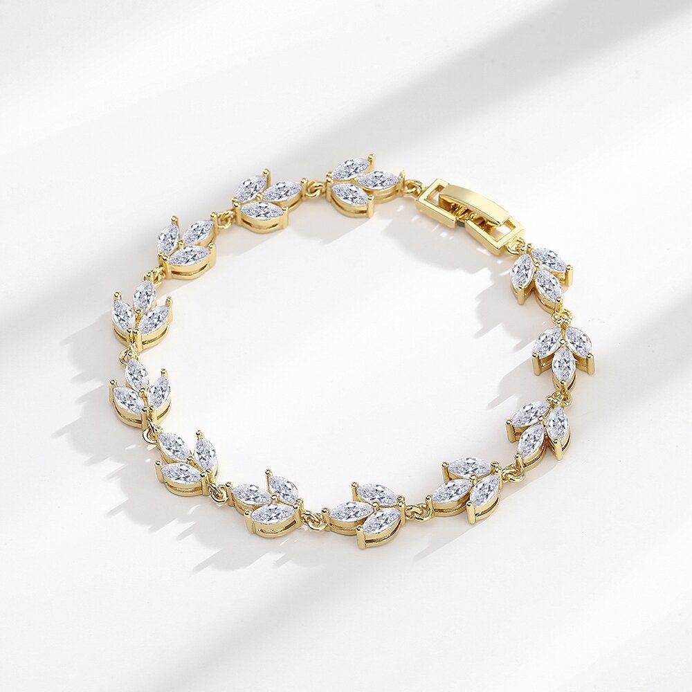 Brazalete de lujo con circonitas cúbicas - Joyería premium para mujer chapada en oro de 18 quilates
