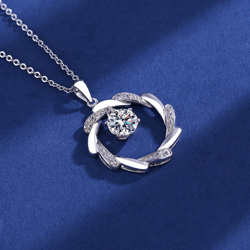 Collar de moissanita bañado en oro blanco para mujer