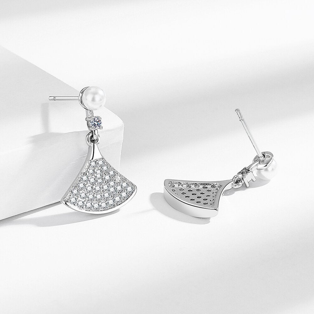 Pendientes de perla y moissanita para mujer con temperamento