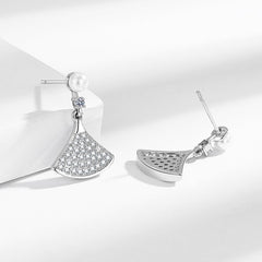 Pendientes de perla y moissanita para mujer con temperamento