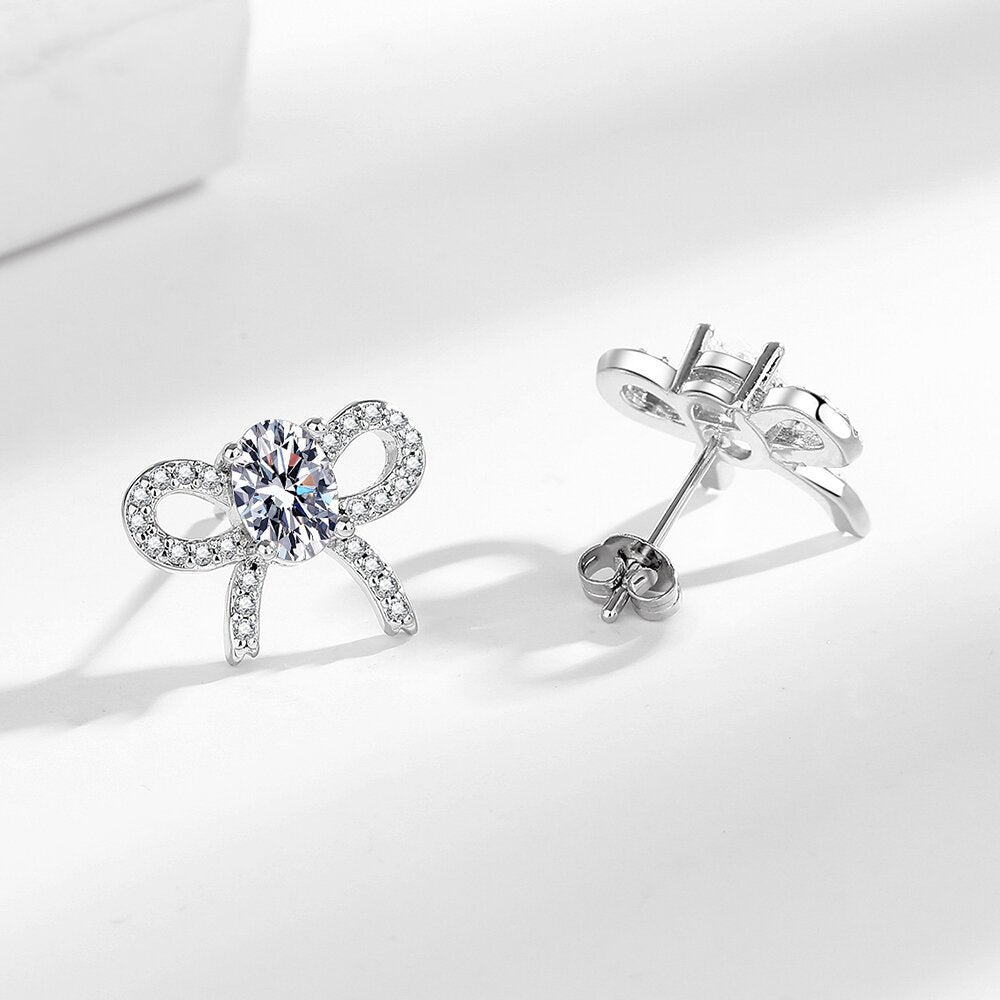 Pendientes de moissanita de mariposa únicos y versátiles para mujer.