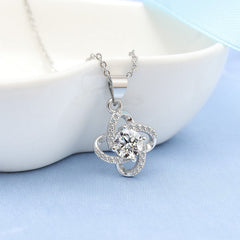 four leaf clover moissanite women's necklace