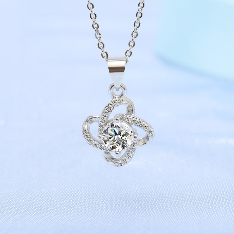 four leaf clover moissanite women's necklace