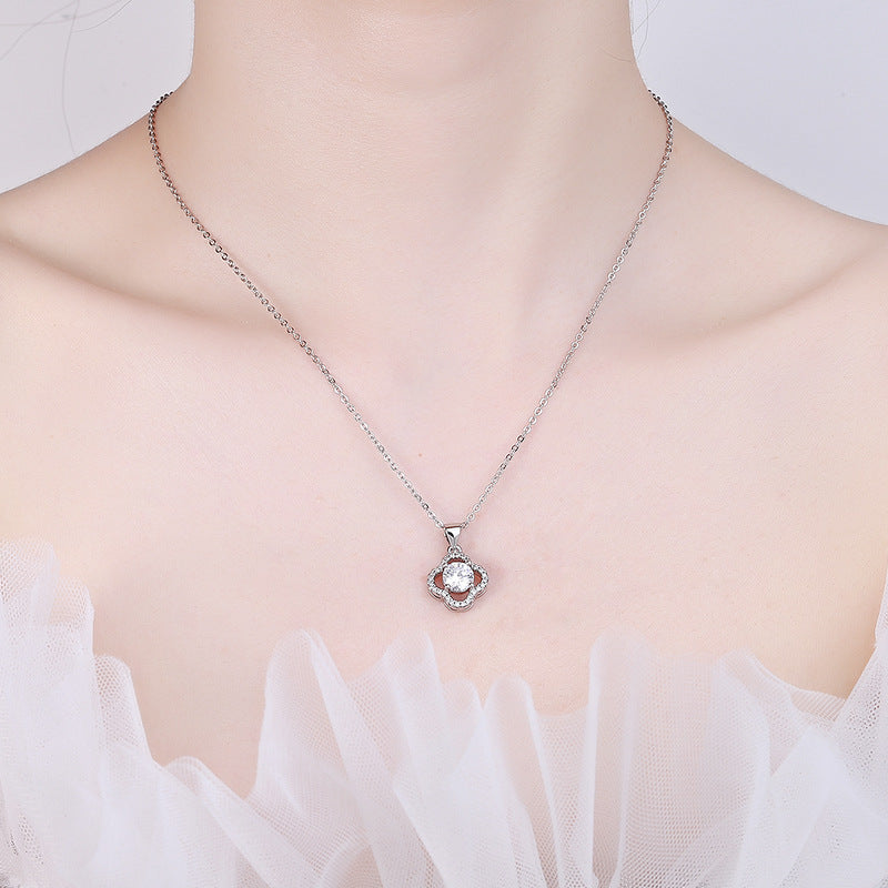 Women's Fashion Four Leaf Clover Moissanite Necklace