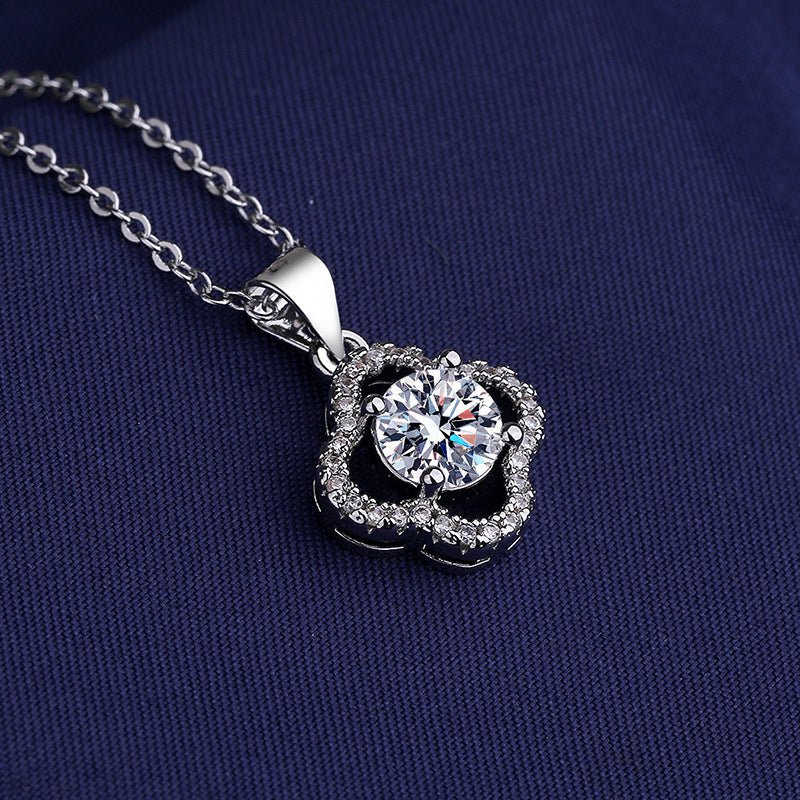 Women's Fashion Four Leaf Clover Moissanite Necklace