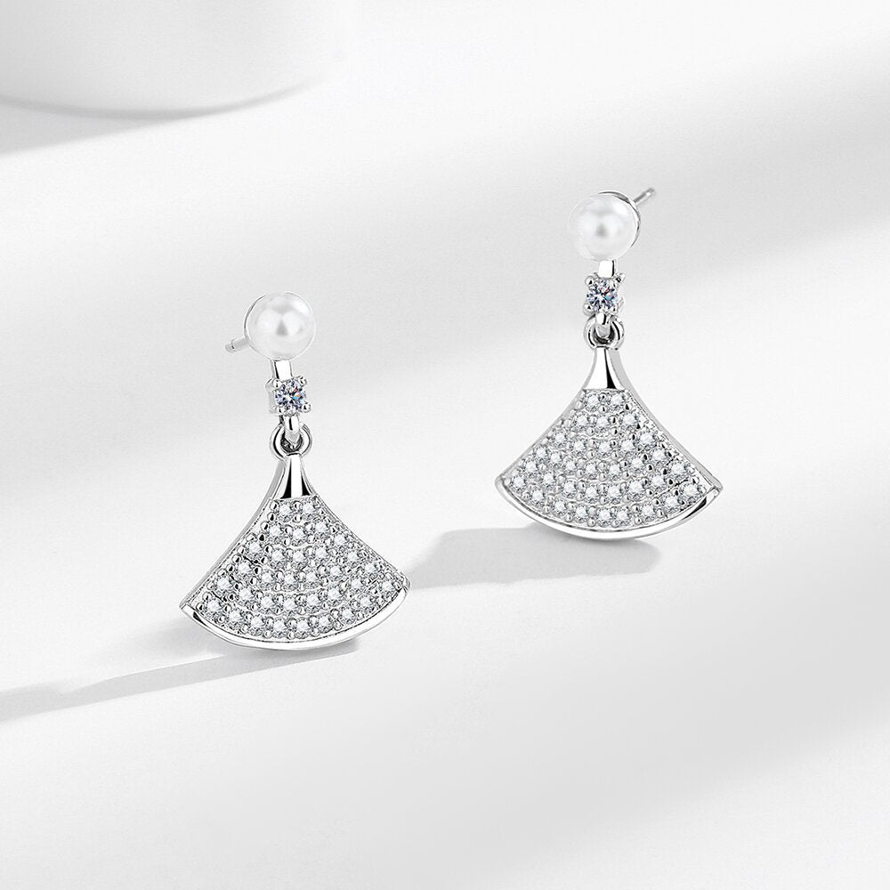 Pendientes de perla y moissanita para mujer con temperamento